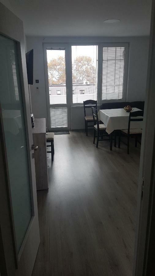 Roza Apartment ヴァルナ エクステリア 写真